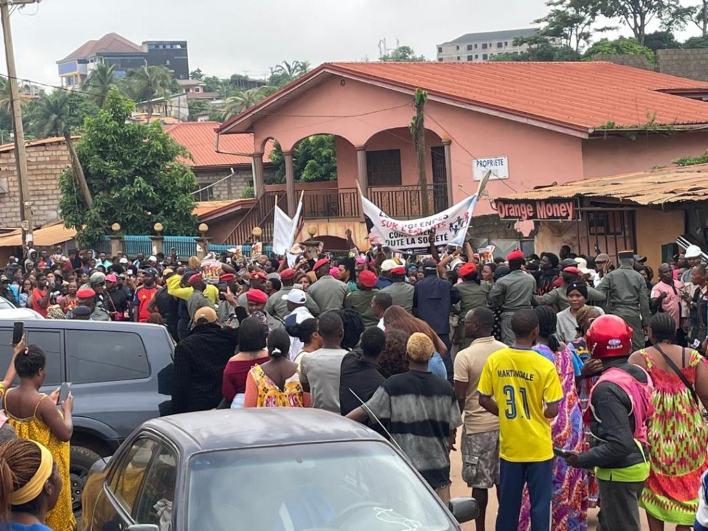 Pédocriminalité au Cameroun : tensions devant l’école la Gloire Olympique à Yaoundé